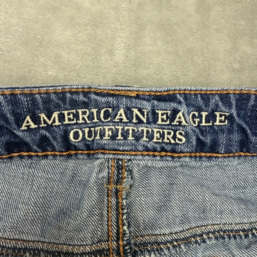 American Eagle Boyfriend‎ Crop Jeans Womens Size 6 Distressed Blue Button Fly